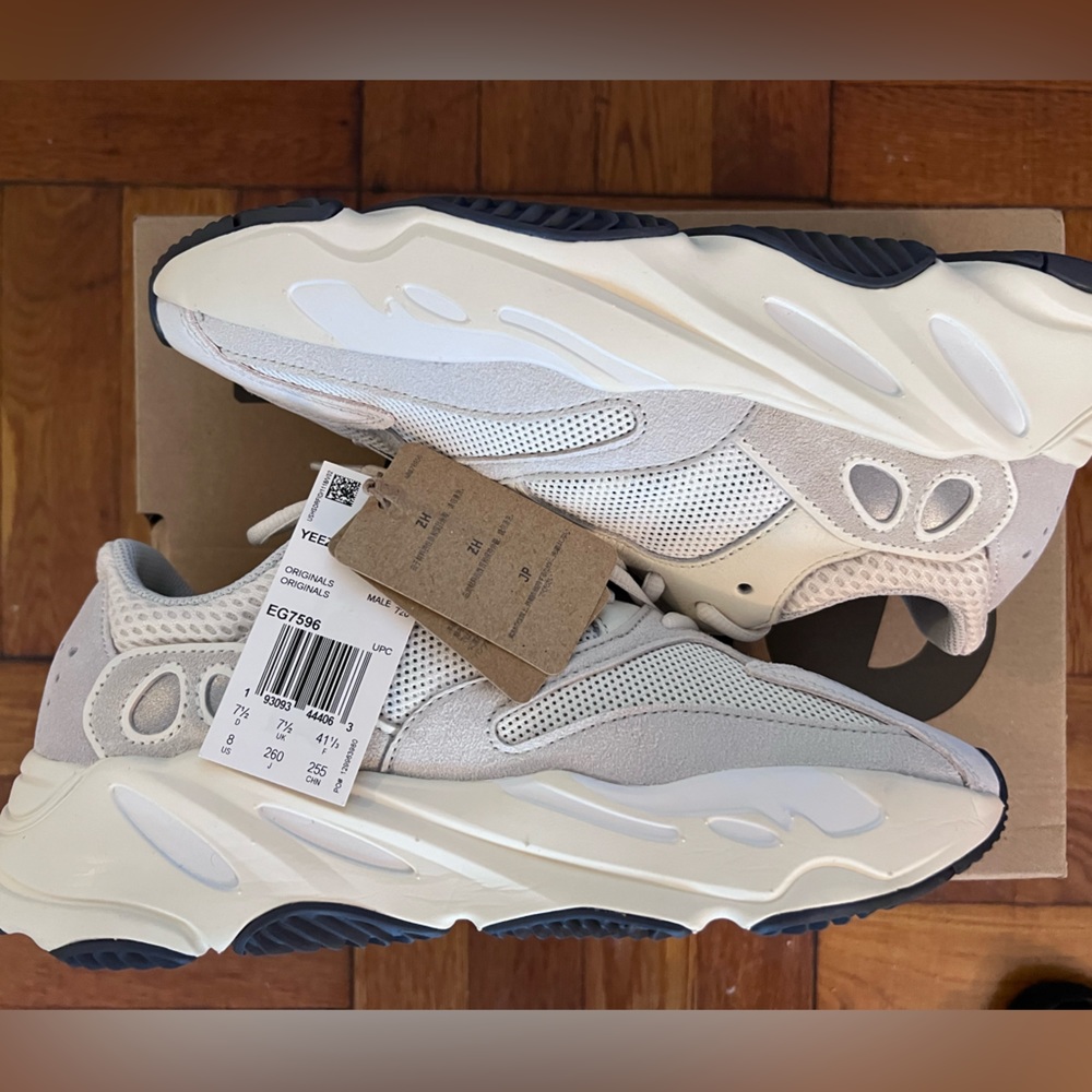 Yezzy 700 Analog